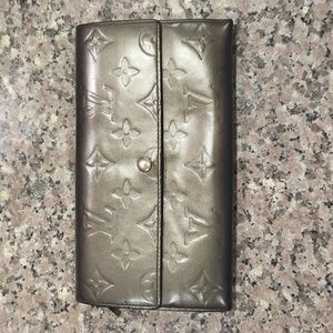 💎VGUC Louis Vuitton Sarah Wallet in Matte Slate Gray Vernis